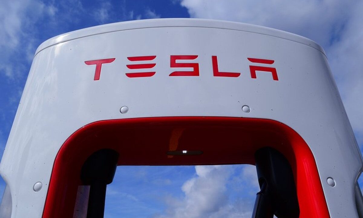tesla auto elettriche