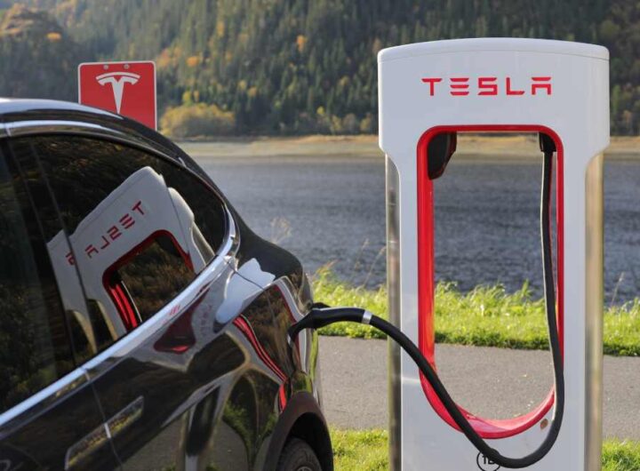 auto elettriche vantaggi e svantaggi