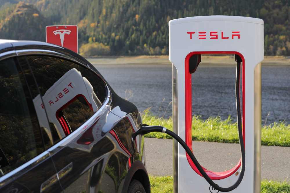 auto elettriche vantaggi e svantaggi