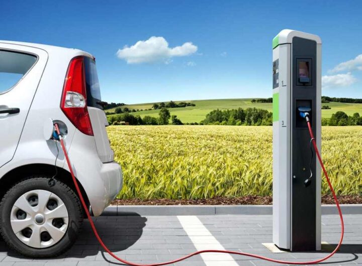 auto ibrida elettrica Milano