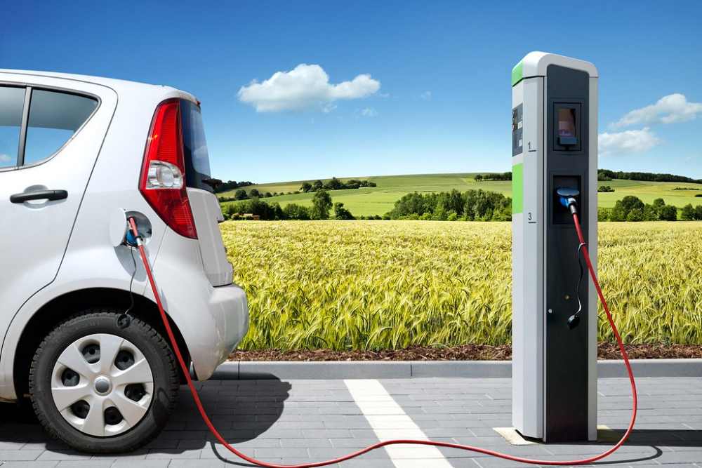 auto ibrida elettrica Milano
